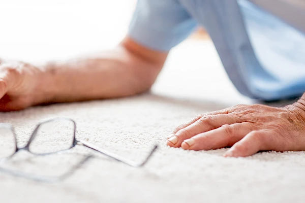 Auffälligkeiten & Probleme Sturz, Unfall & Verletzung Welche Symptome gibt es und wie reagiert man darauf?